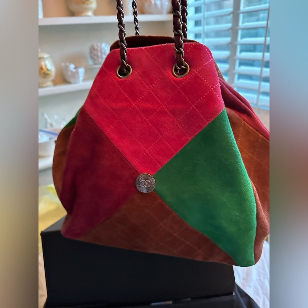 🥳 SUPER RARE!!!CHANEL Suede Quilted Patchwork Bag. - Picture 3 of 14